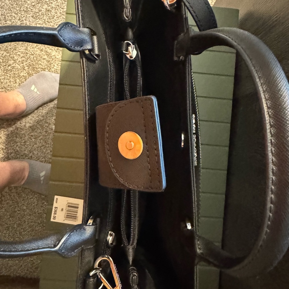 Michael Kors Medium Hailee Satchel Black - Picture 3 of 6